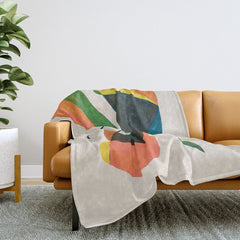 A bird Throw Blanket