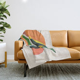 A bird Throw Blanket