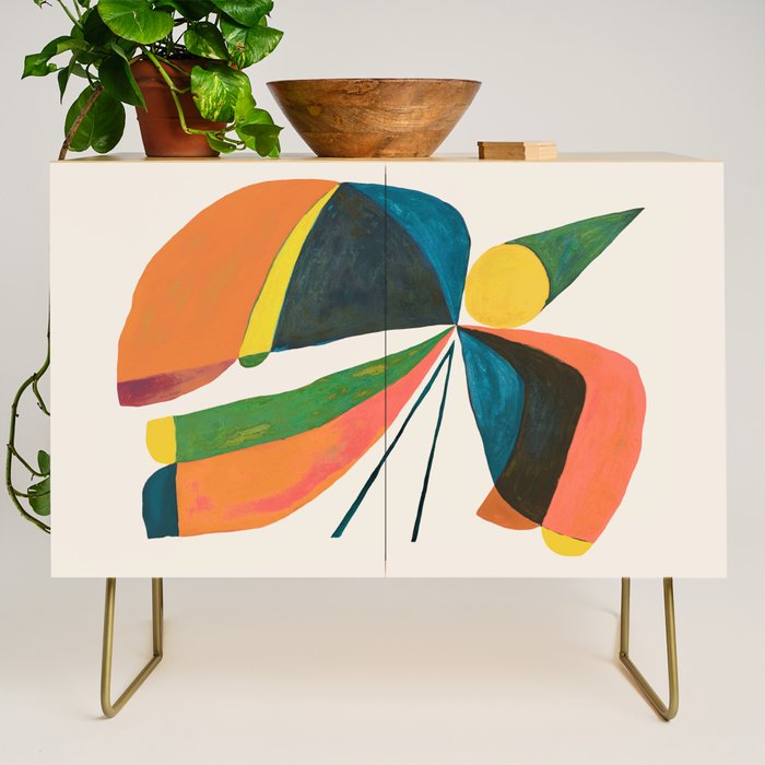 A bird Credenza