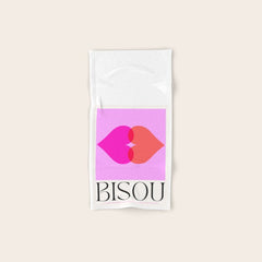 BISOU' Vibrant Minimal French Love kiss Art Bath Towel