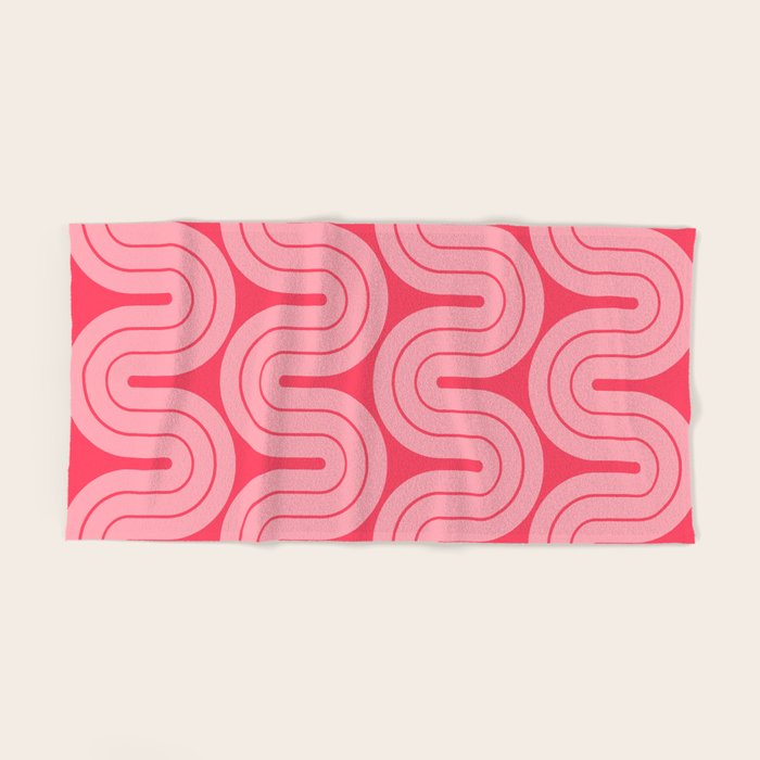 70s Throwback Wavy Stripes Pattern Bath Towel