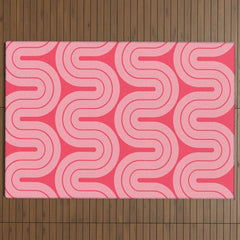 70s Throwback Wavy Stripes Pattern Outdoor Rug