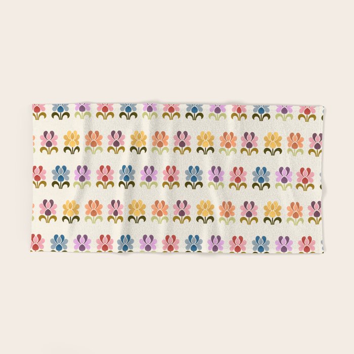 70s Retro Florals Pattern with Linen Texture Bath Towel