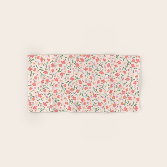 A breath of fresh air - A seamless floral pattern in pinks and reds Bath Towel
