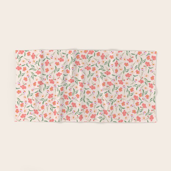 A breath of fresh air - A seamless floral pattern in pinks and reds Bath Towel