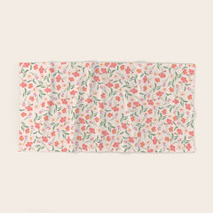 A breath of fresh air - A seamless floral pattern in pinks and reds Bath Towel