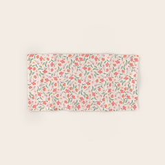 A breath of fresh air - A seamless floral pattern in pinks and reds Bath Towel
