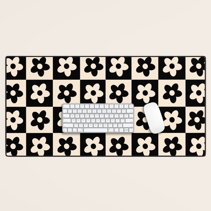90s flowers checkers cream and black Desk Mat