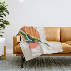 A bird Throw Blanket